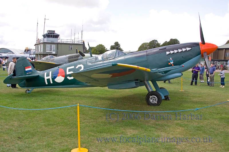 http://img.photobucket.com/albums/v698/darrenharbar/Spitfire%20show/NewSpitfire001.jpg