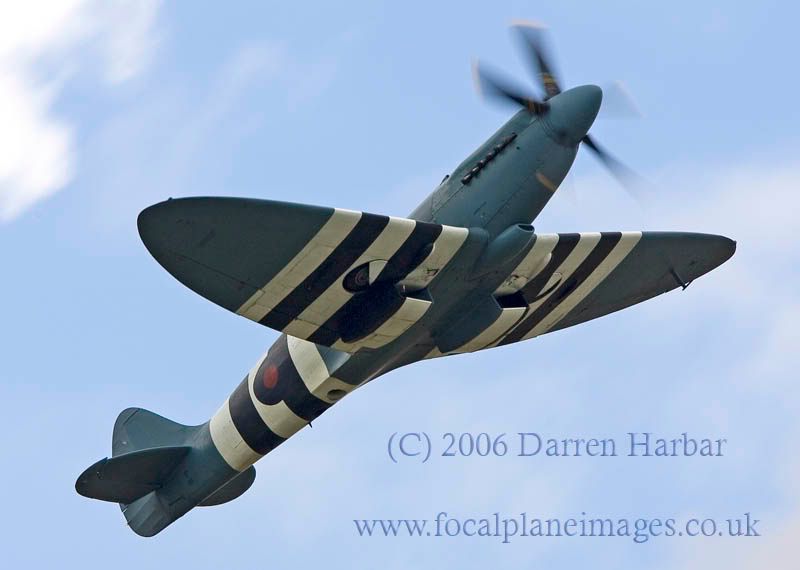 http://img.photobucket.com/albums/v698/darrenharbar/Spitfire%20show/RRPRXIX004.jpg