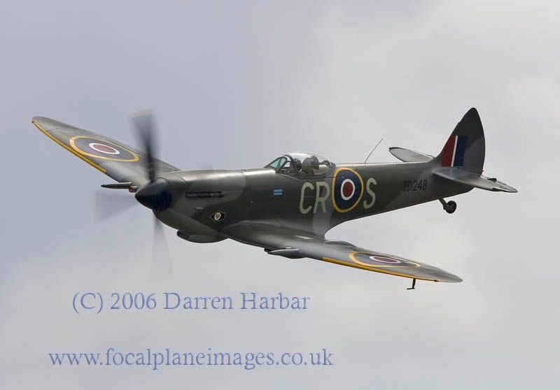 http://img.photobucket.com/albums/v698/darrenharbar/Spitfire%20show/TD248014.jpg