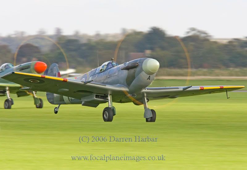 http://img.photobucket.com/albums/v698/darrenharbar/duxford%20oct%2006/DuxOct06016.jpg