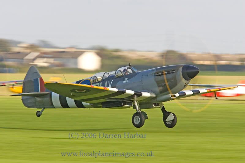 http://img.photobucket.com/albums/v698/darrenharbar/duxford%20oct%2006/DuxOct06021.jpg