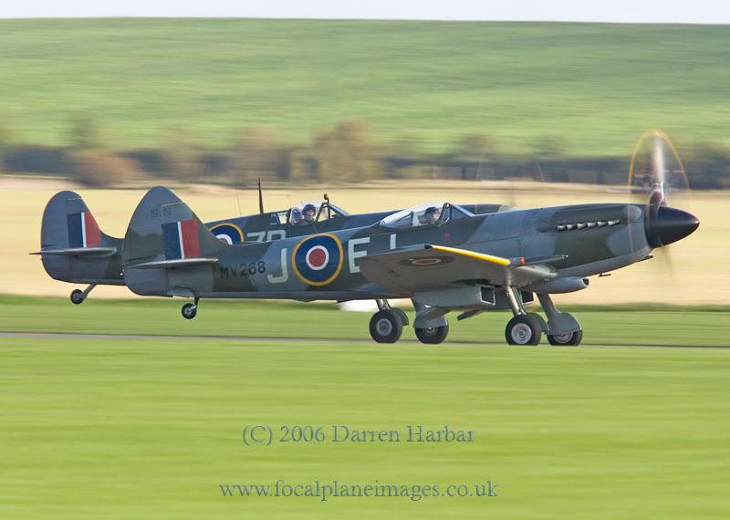 http://img.photobucket.com/albums/v698/darrenharbar/duxford%20oct%2006/DuxOct06022.jpg