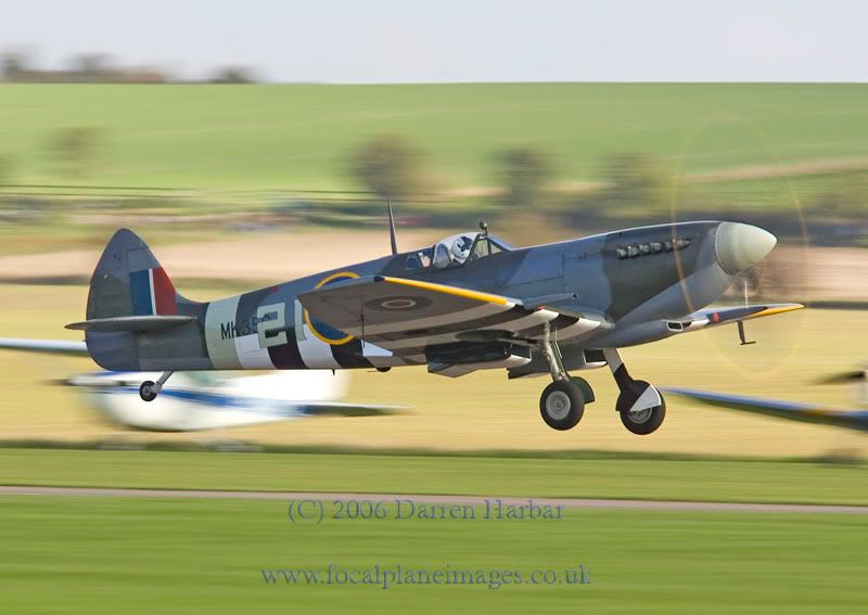 http://img.photobucket.com/albums/v698/darrenharbar/duxford%20oct%2006/DuxOct06024.jpg