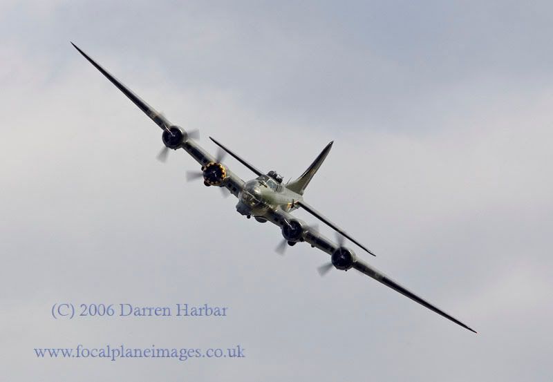 http://img.photobucket.com/albums/v698/darrenharbar/duxford%20oct%2006/DuxOct06034.jpg