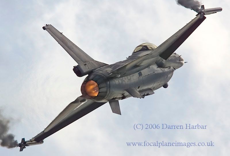 http://img.photobucket.com/albums/v698/darrenharbar/duxford%20oct%2006/DuxOct06052.jpg