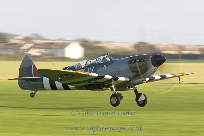 http://img.photobucket.com/albums/v698/darrenharbar/duxford%20oct%2006/DuxOct06063.jpg