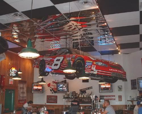 Quaker_Steak_Inside.jpg