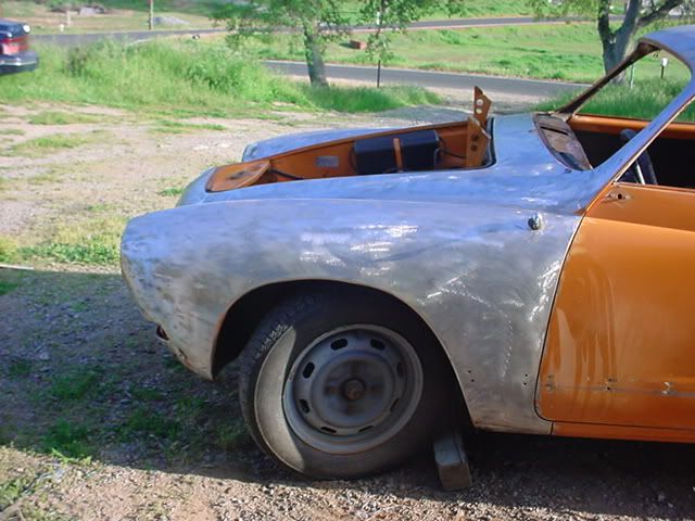 71YellowGhia015.jpg