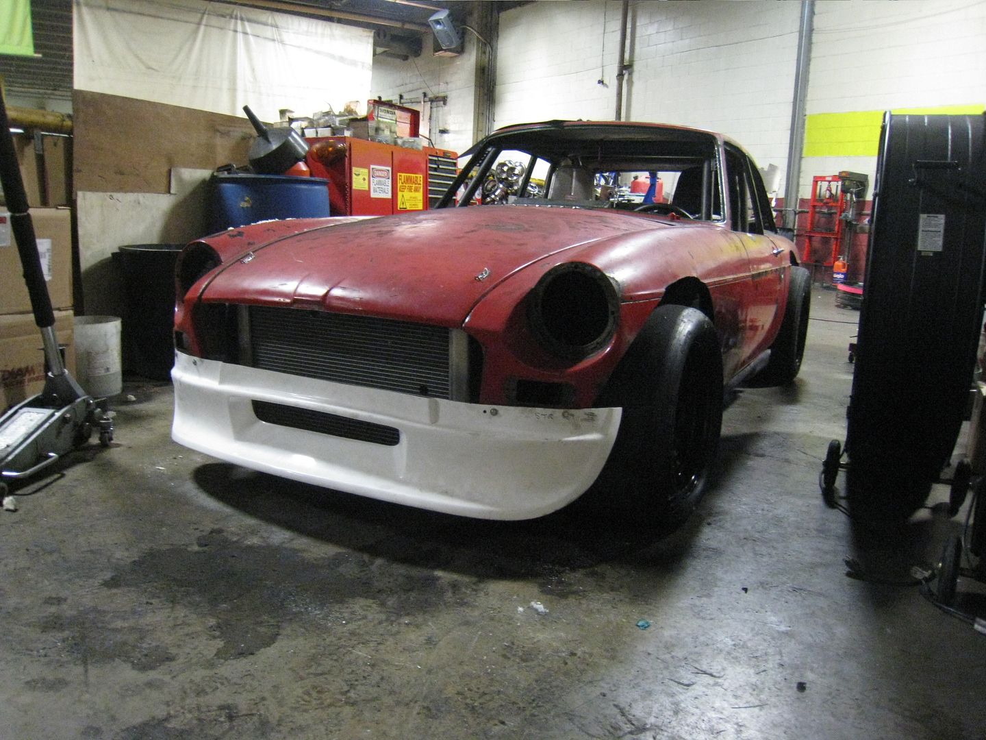 http://img.photobucket.com/albums/v701/loosecannon/MGB-GT/IMG_5298.jpg