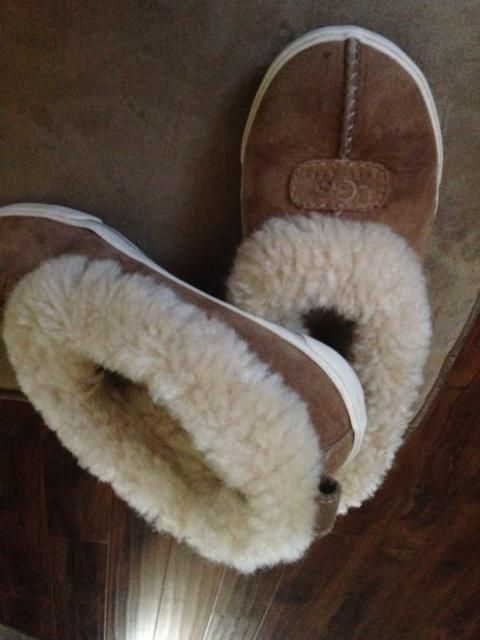 AUTHENTIC Girls UGG shoes sz 1 TONS of life left very CUTE