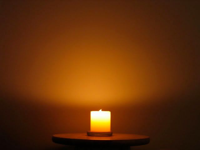 ...ver as coisas à meia-luz de uma vela pode fazer com que as vejamos de uma forma muito mais clara...