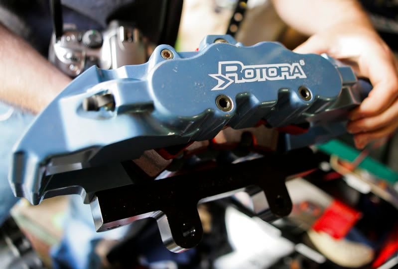 IMAGE: http://img.photobucket.com/albums/v704/cameltrophy24/photoforum/gtr-1-7.jpg