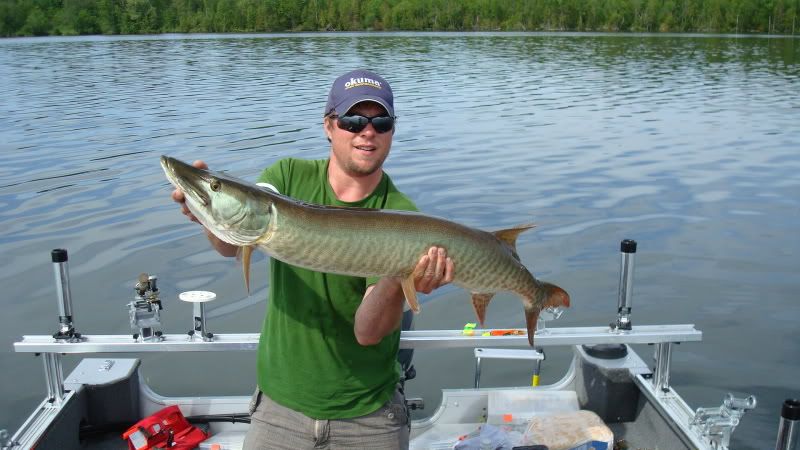 Rob_Scugog_Musky_June_2009.jpg