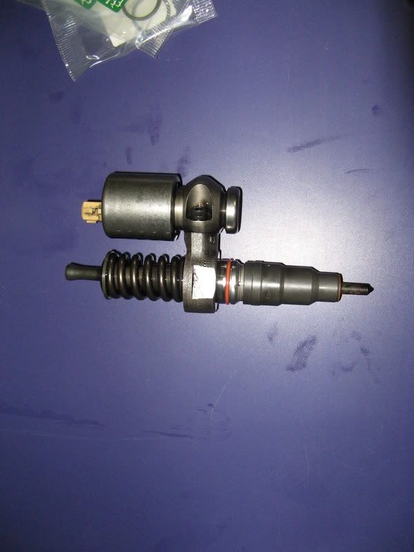 How difficult to change injector seals in TD5?