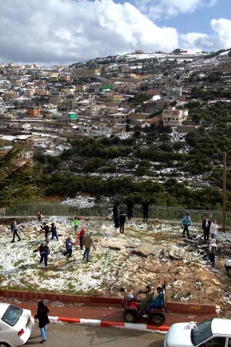 Весна любовь нечаянно нагрянет