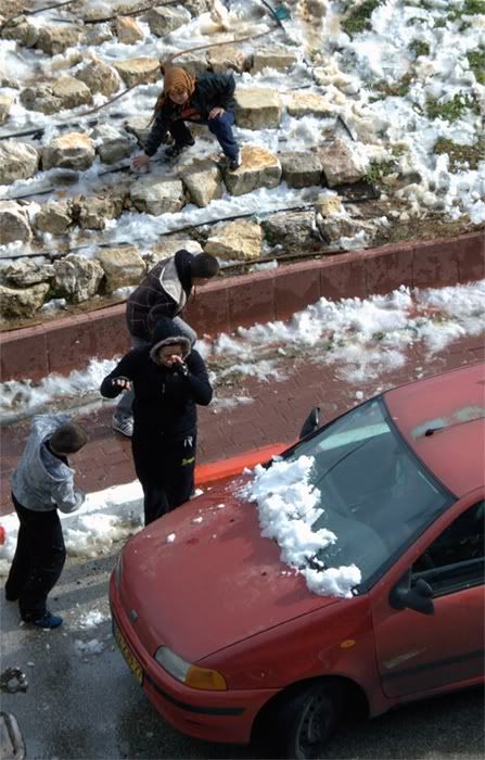 Весна любовь нечаянно нагрянет