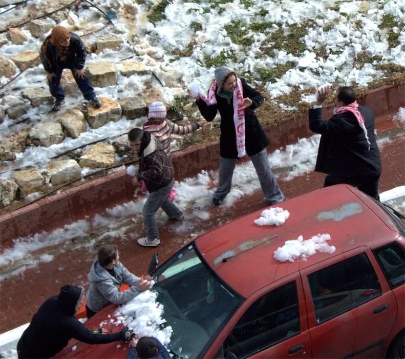 Весна любовь нечаянно нагрянет