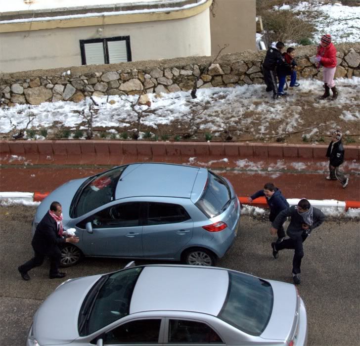 Весна любовь нечаянно нагрянет