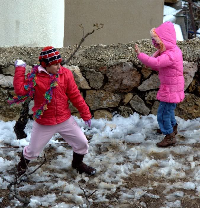 Весна любовь нечаянно нагрянет