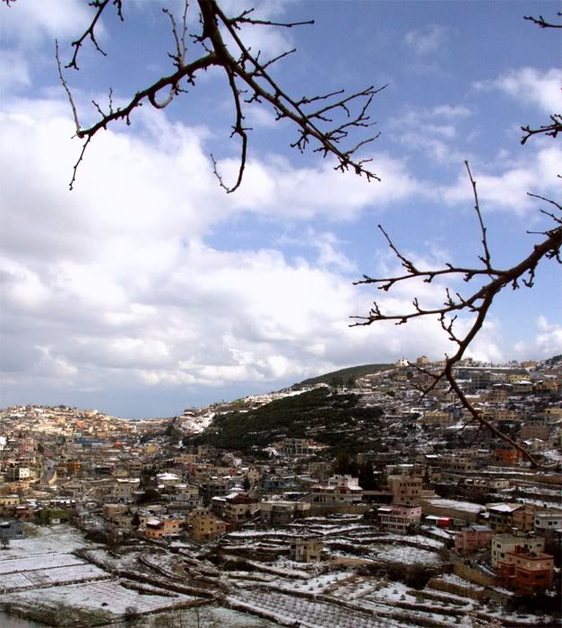 Весна любовь нечаянно нагрянет