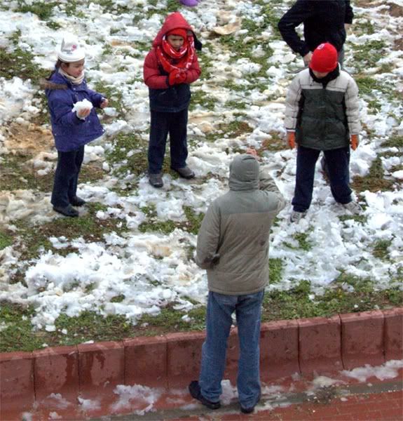 Весна любовь нечаянно нагрянет