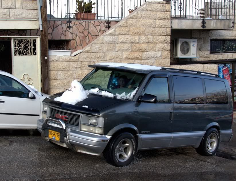 Весна любовь нечаянно нагрянет