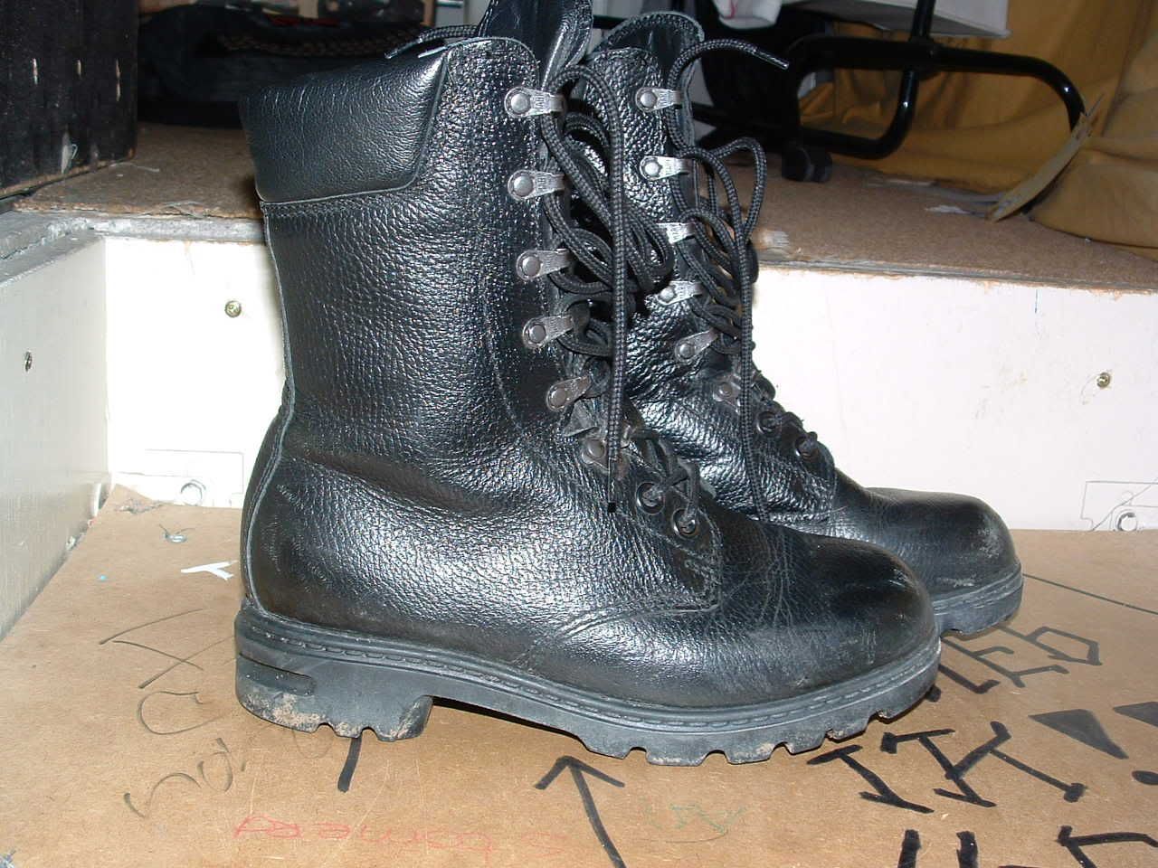 [img width=640 height=480]http://img.photobucket.com/albums/v709/Hardcorerules/legerkisten.jpg[/img]