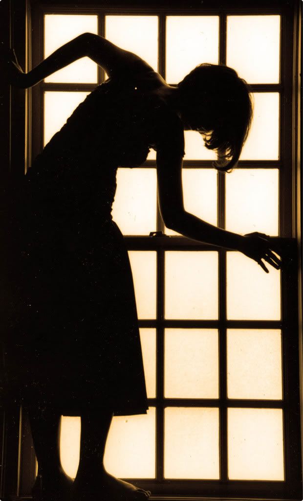 IMAGE: http://img.photobucket.com/albums/v709/lacoeur2/window.jpg