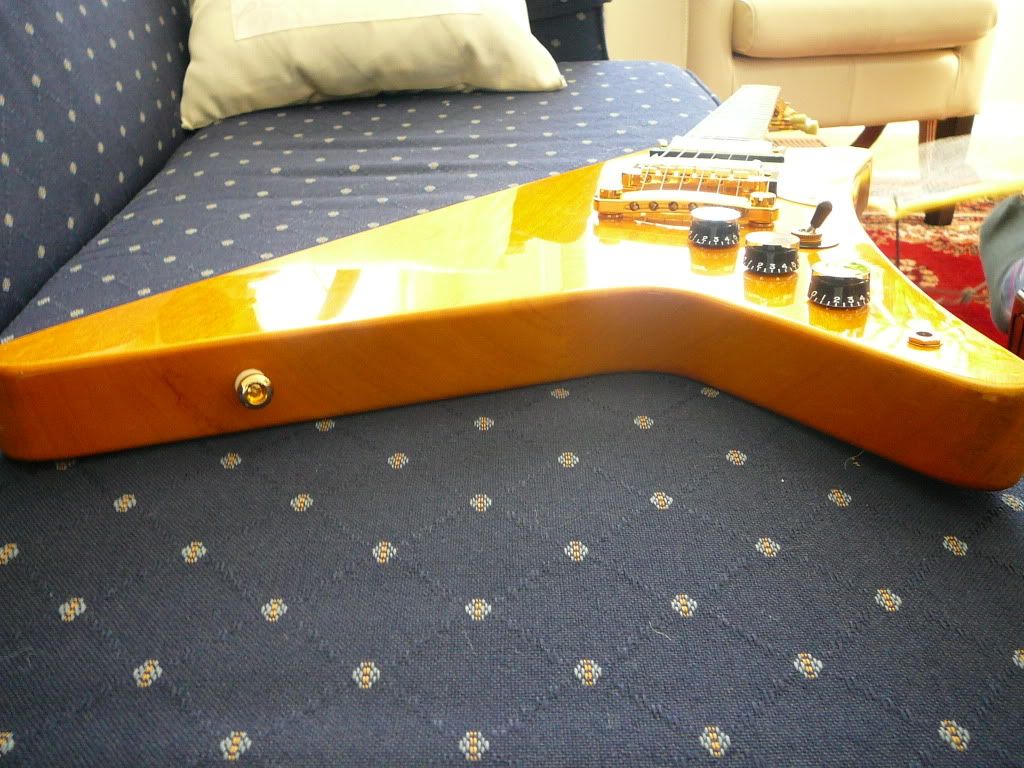 2011 Gibson Moderne - Page 2