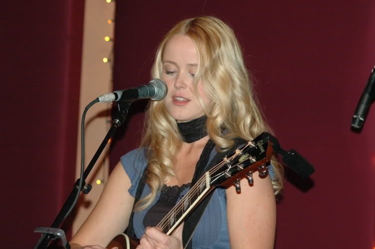 IMAGE: http://img.photobucket.com/albums/v71/Actorlife/DSC_0084.jpg