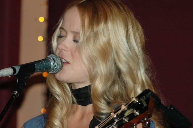 IMAGE: http://img.photobucket.com/albums/v71/Actorlife/DSC_0101.jpg