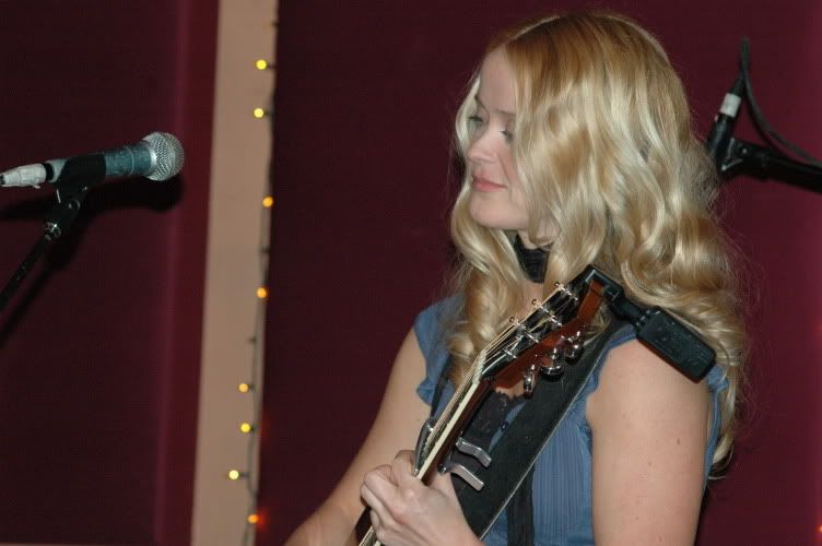 IMAGE: http://img.photobucket.com/albums/v71/Actorlife/DSC_0110.jpg