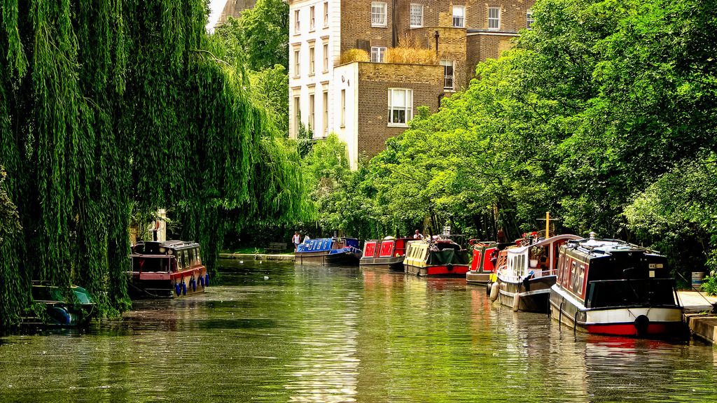 Regents_Canal_between_Camden_Lock_and_Regents_Park.jpg