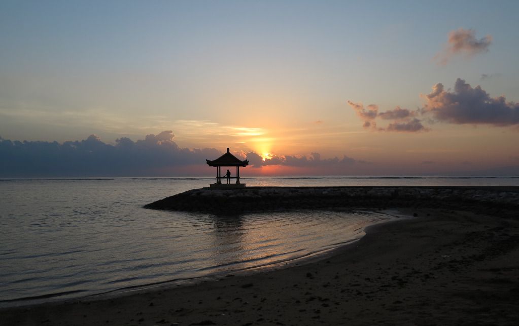 IMAGE: http://img.photobucket.com/albums/v711/wilerty/Bali%202012%20family/IMG_0611-1-Copy.jpg