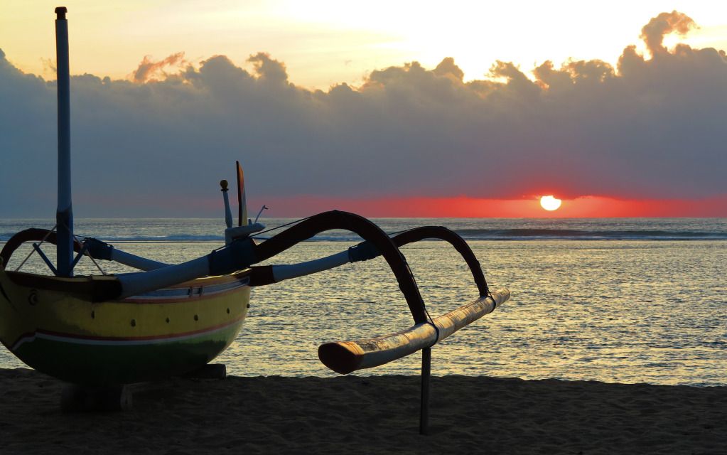 IMAGE: http://img.photobucket.com/albums/v711/wilerty/Bali%202012%20family/IMG_0702-1-Copy.jpg