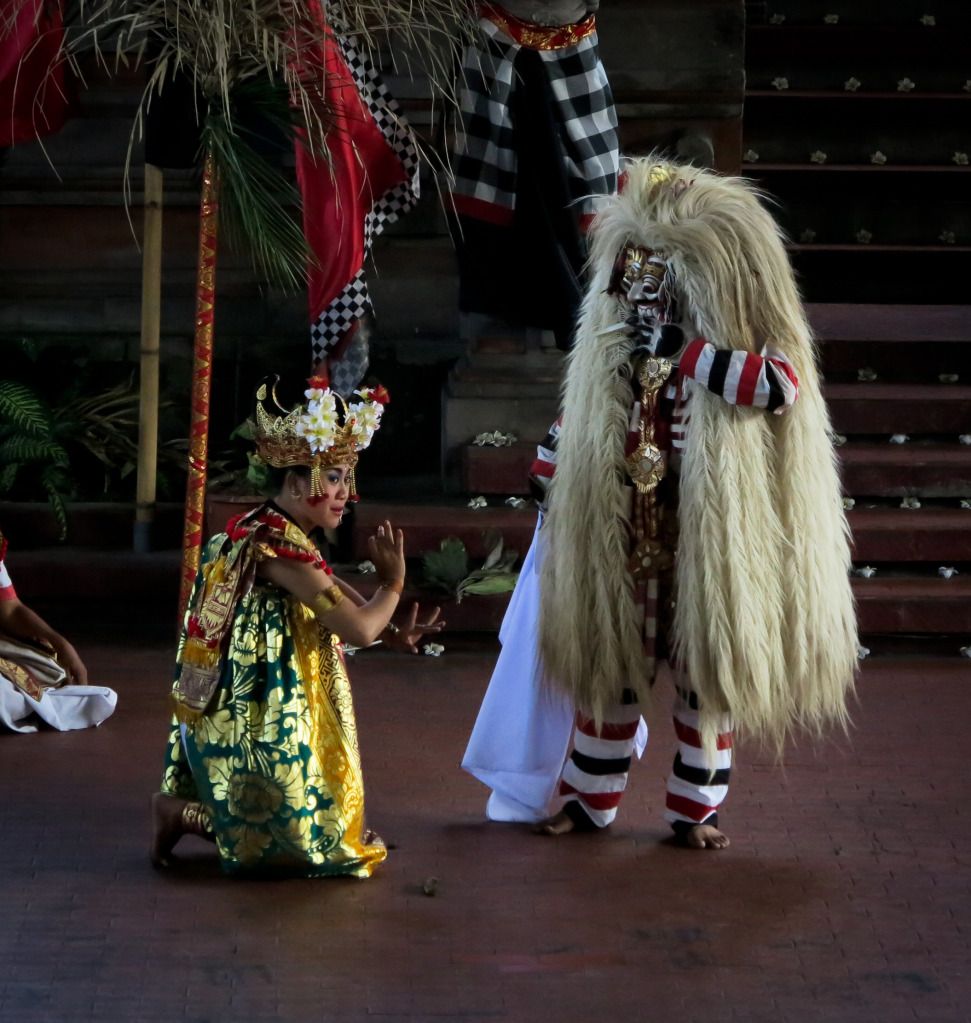 IMAGE: http://img.photobucket.com/albums/v711/wilerty/Bali%202012%20family/IMG_0800-1-Copy.jpg