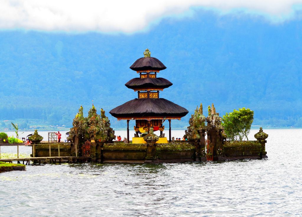 IMAGE: http://img.photobucket.com/albums/v711/wilerty/Bali%202012%20family/IMG_0816-1.jpg