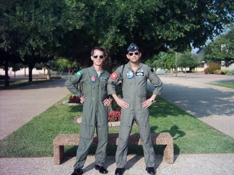 http://img.photobucket.com/albums/v714/a_gohir/PAF-USAF-Officer.jpg