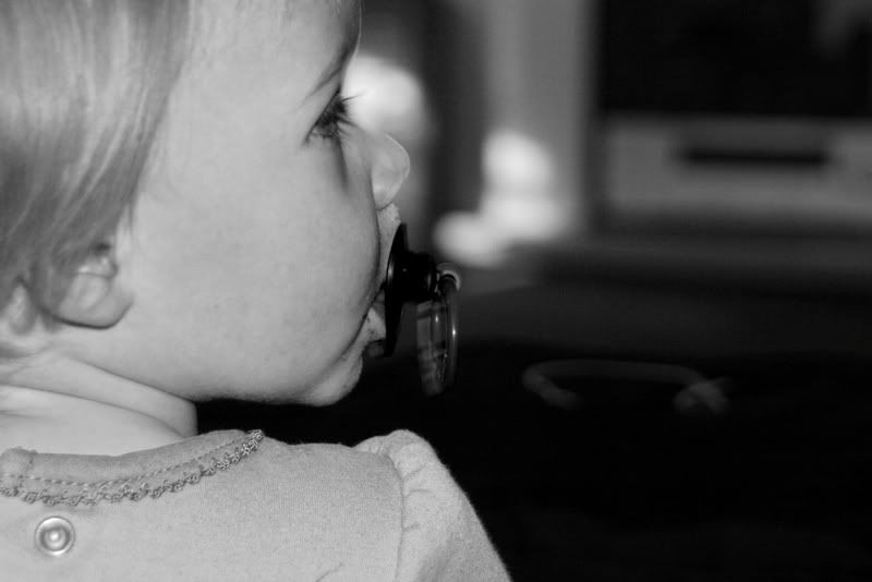 IMAGE: http://img.photobucket.com/albums/v714/tdoshi9/binkiesecondtryBW.jpg