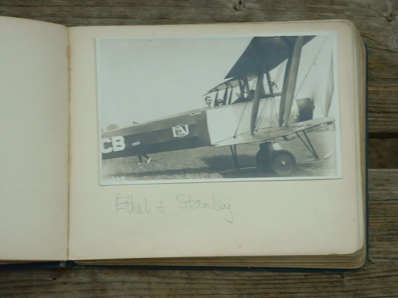 http://img.photobucket.com/albums/v718/Aviatrix/Ethelgoesflying.jpg