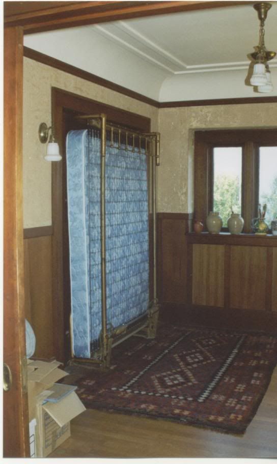 http://img.photobucket.com/albums/v722/ossobuco/MurphyBedDoorKmattress.jpg?t=1295217427