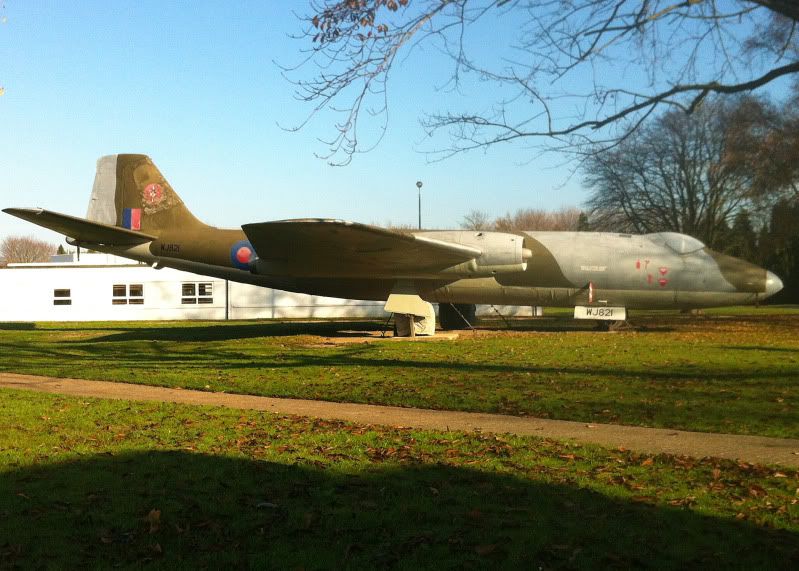 http://img.photobucket.com/albums/v724/Merlin70/Aircraft/Canberra.jpg