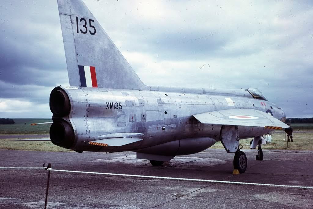 http://img.photobucket.com/albums/v724/Merlin70/Early%20Duxford/DXJul75LighteningXM135.jpg