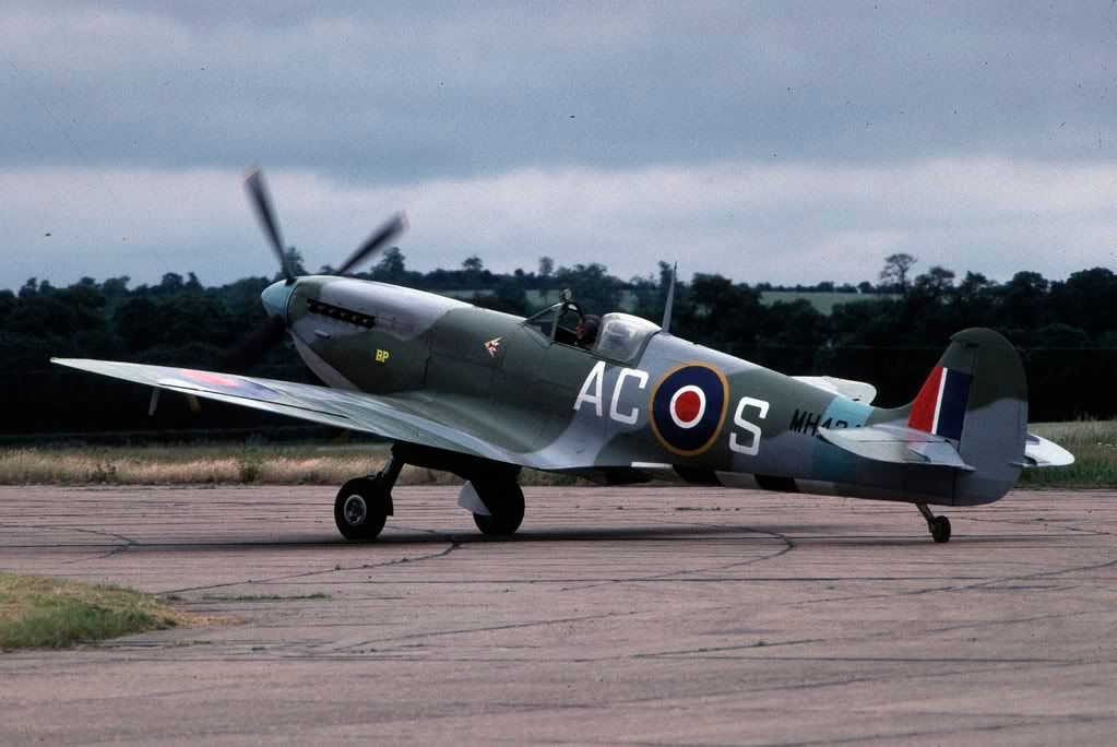 http://img.photobucket.com/albums/v724/Merlin70/Early%20Duxford/DXJun77SpitfireIXMH434.jpg