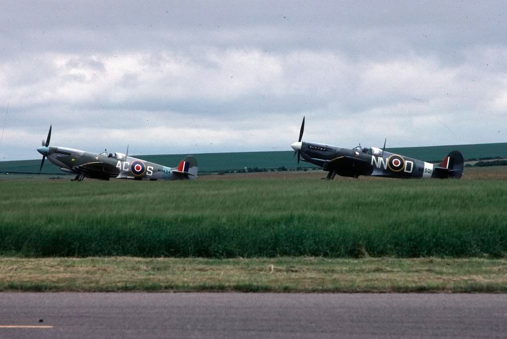 http://img.photobucket.com/albums/v724/Merlin70/Early%20Duxford/DXJun77SpitfireIXMH4342.jpg