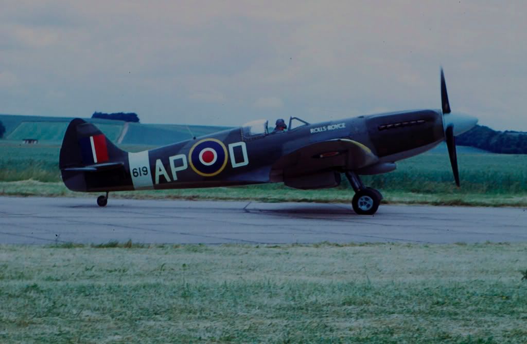 http://img.photobucket.com/albums/v724/Merlin70/Early%20Duxford/DXSpitfireJul75RM689.jpg