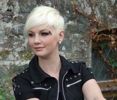 short-hair-platinum-blonde-47366.jpg