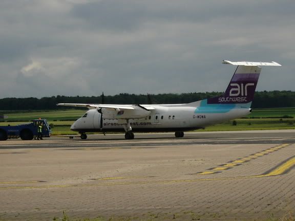 http://img.photobucket.com/albums/v728/Humberside/Humberside%20Airport%20June%202005/1-G-WOWAAirSouthwestDash8-311.jpg