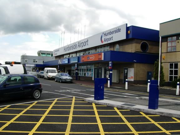http://img.photobucket.com/albums/v728/Humberside/Humberside%20Airport%20June%202005/1-Terminal.jpg