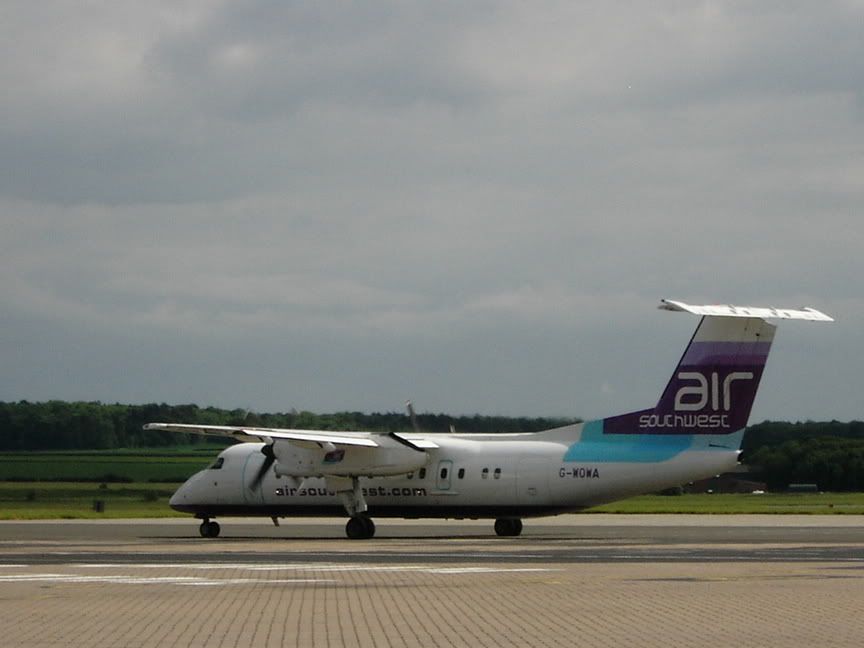 http://img.photobucket.com/albums/v728/Humberside/Humberside%20Airport%20June%202005/2-G-WOWAAirSouthwestDash8-311.jpg